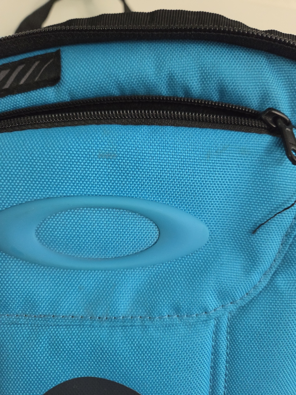 Oakley Blue and Black Backpack - Picture 4 of 4